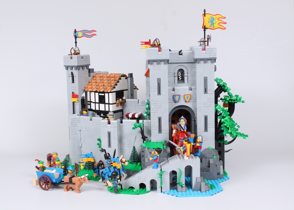 LEGO Icons 10305 Lion Knights Castle critique 1
