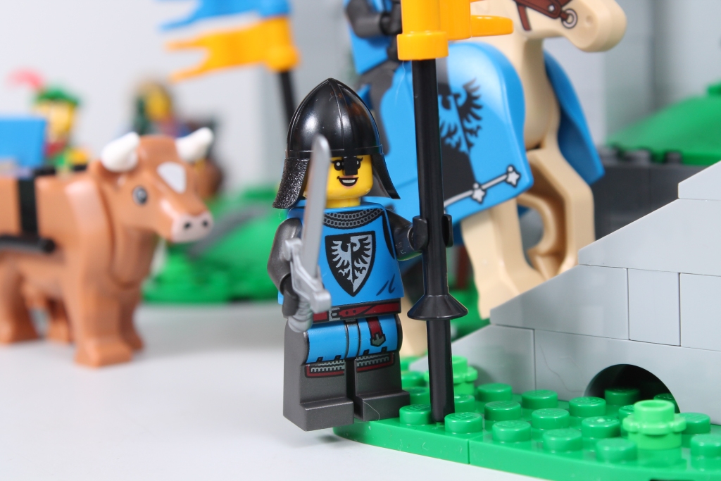 LEGO Icons 10305 Lion Knights Castle critique 6