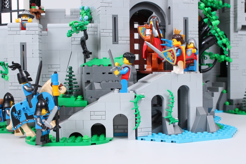 LEGO Icons 10305 Critica al Castello dei Cavalieri del Leone 8
