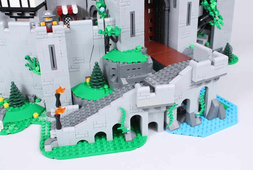 LEGO Icons 10305 Lion Knights Castle ramp mod 10