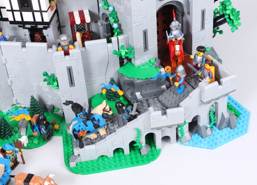 LEGO Icons 10305 Lion Knights Castle ramp mod 16