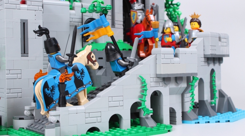 LEGO Icons 10305 Mod della rampa del Castello dei Cavalieri del Leone in primo piano