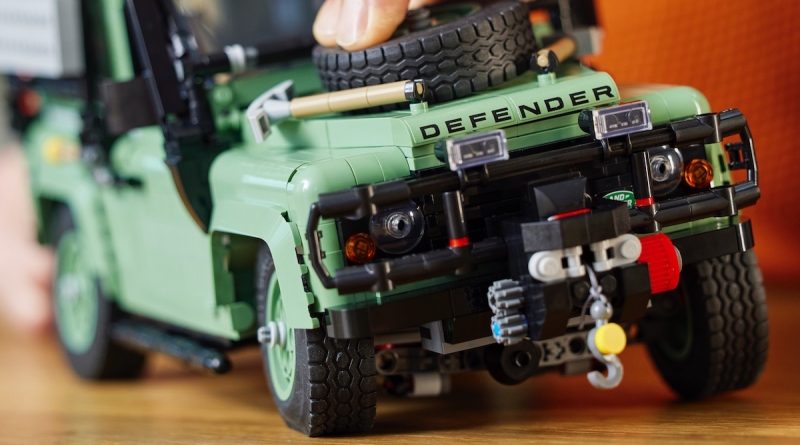 LEGO Icons 10317 Land Rover Classic Defender 90 suspension featured