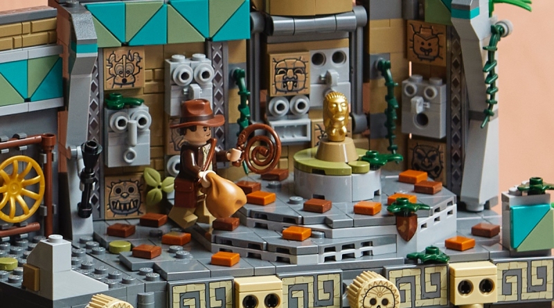LEGO Indiana Jones 77015 Temple of the Golden Idol lifestyle featured 3 1