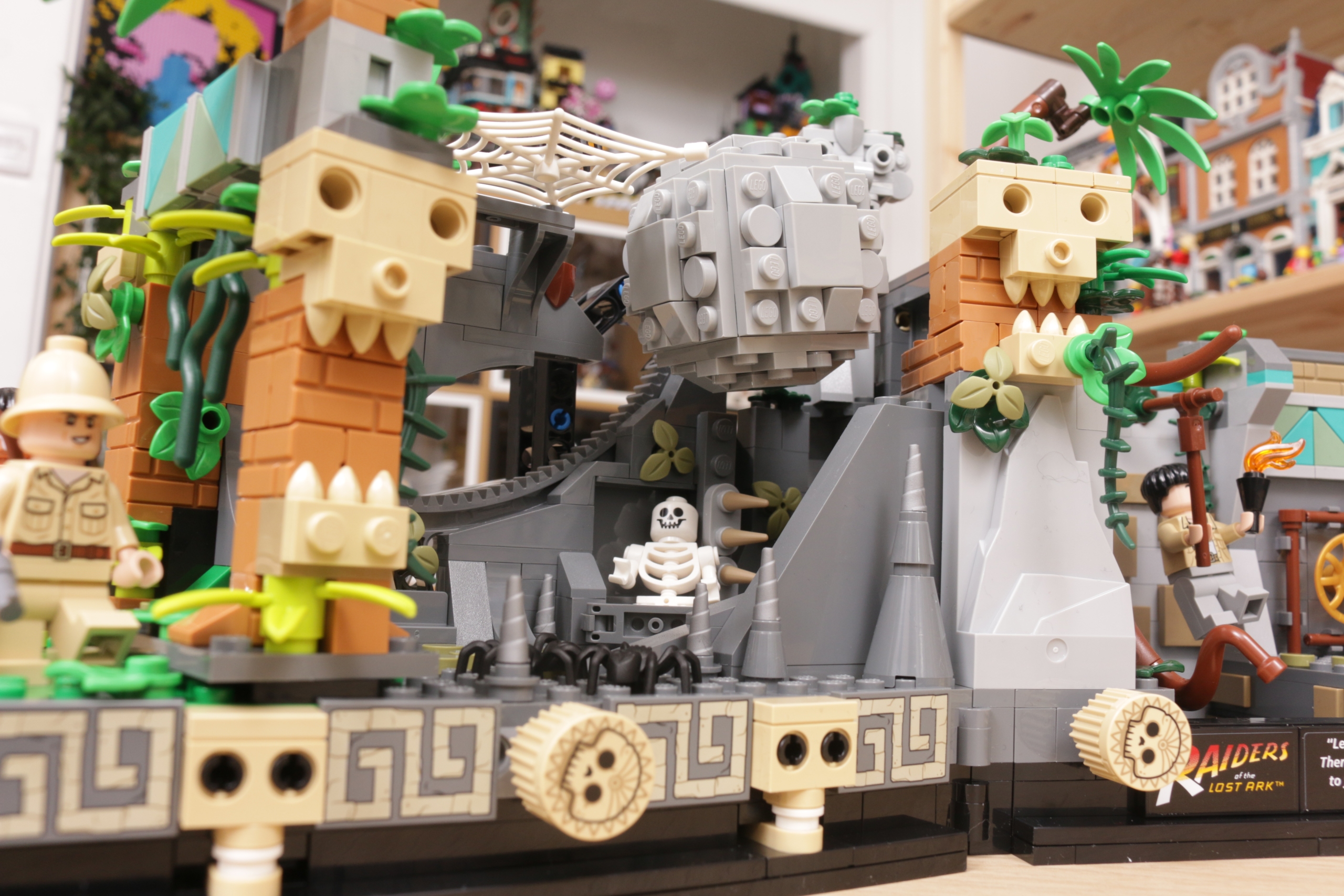 LEGO Indiana Jones Temple of the Golden Idol Set (77015) Toys - Zavvi UK