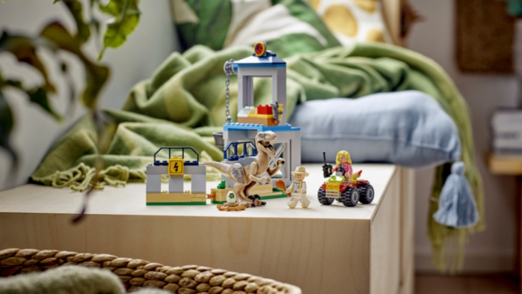 LEGO Jurassic Park 76957 Velociraptor Escape featured image 1024x576