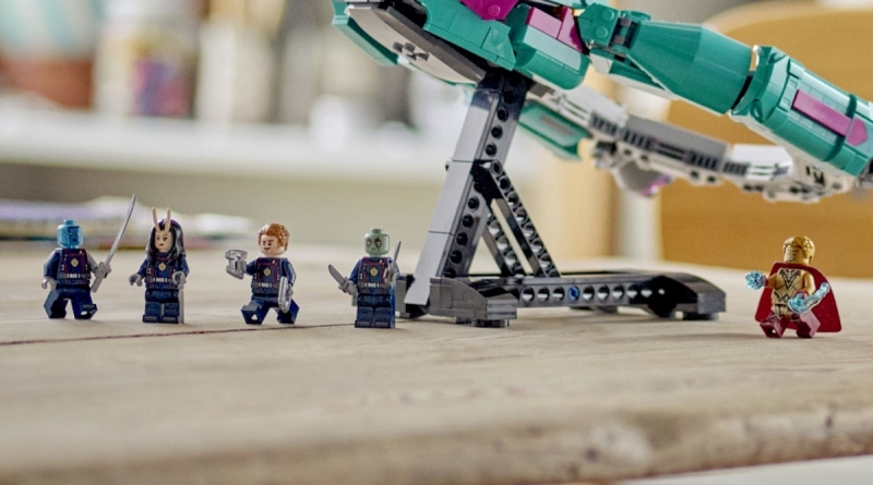 LEGO Marvel 76255 figurines The New Guardians Ship présentées