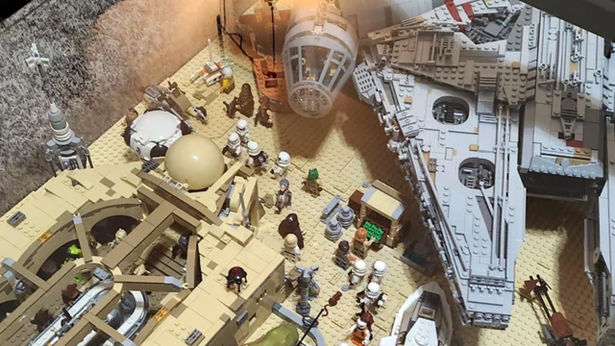 Fan-made coffee table combines two LEGO Star Wars UCS sets