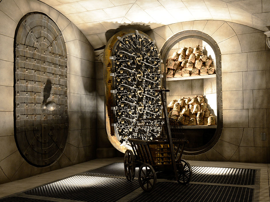 Harry Potter and the Escape from Gringotts Queue Vaults