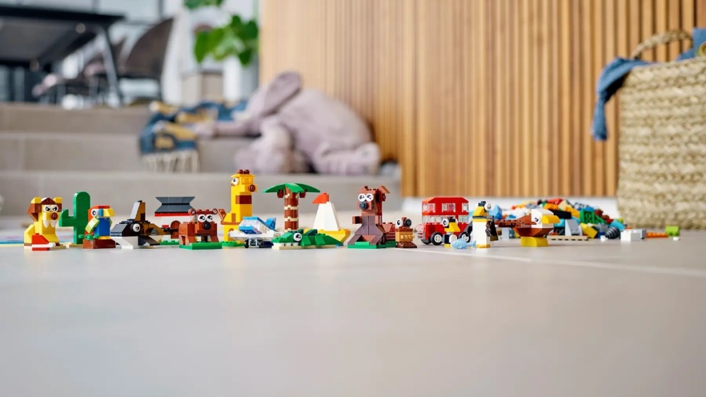 LEGO Classic 11015 Around the World lifestyle featured 1024x576
