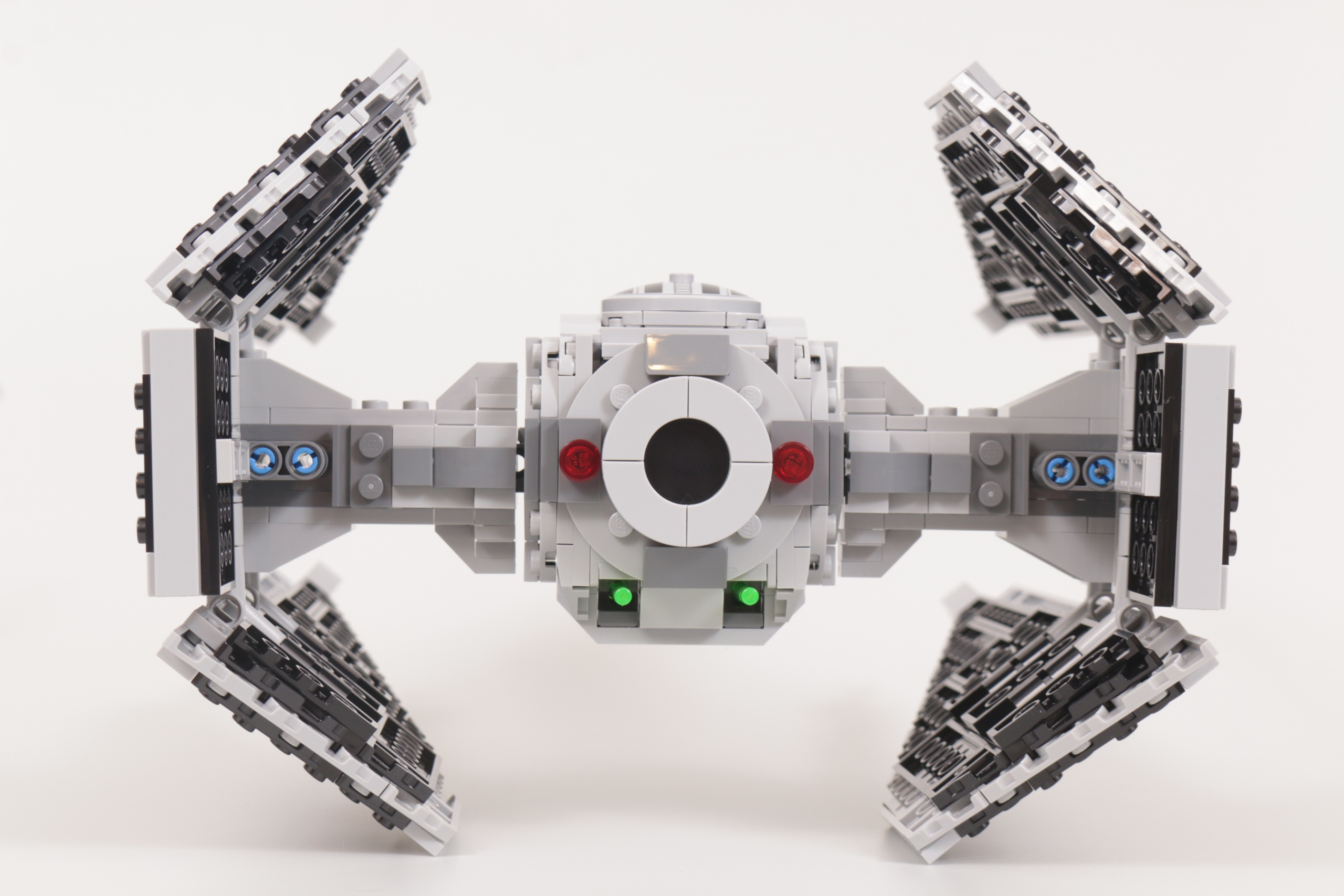 LEGO Star Wars 75348 Mandalorian Fang Fighter vs. TIE Interceptor review 24 scaled