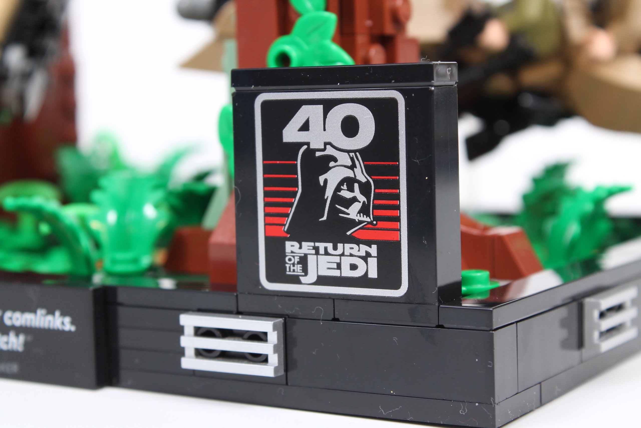 LEGO Star Wars 75353 Endor Speeder Chase Diorama revue 9 à l'échelle