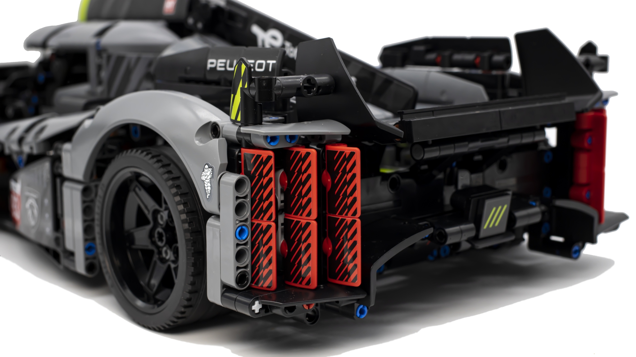 LEGO 42156 Peugeot 9X8 24H Le Mans Hybrid Hypercar review