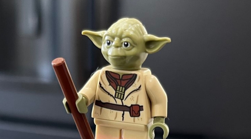 DUSTIN SANDOVAL LEGO Star Wars 6471930 Lucas Yoda Fountain featured