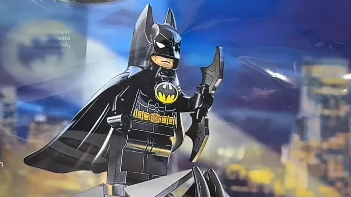 First look at brand new LEGO DC 30653 Batman 1992 көп қап