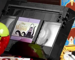 LEGO 43227 Villain Icons VHS