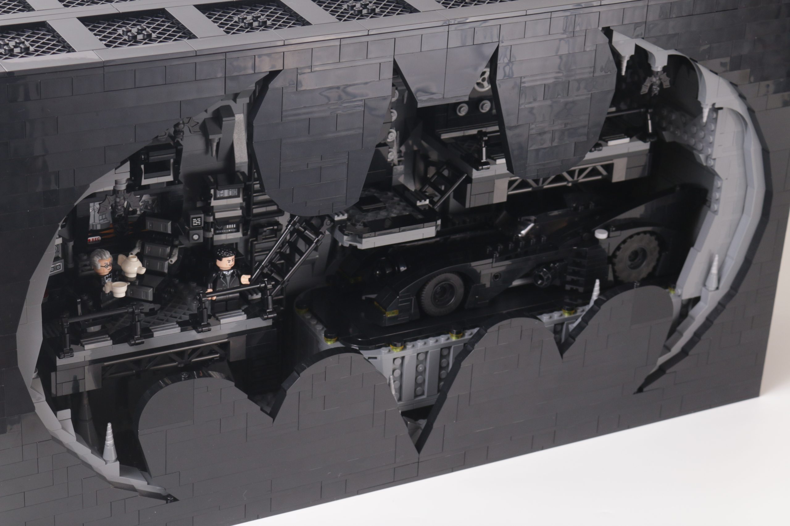 LEGO Batman 76252 Batcave Shadowbox - more than a big black box of bricks?  [Review] - The Brothers Brick