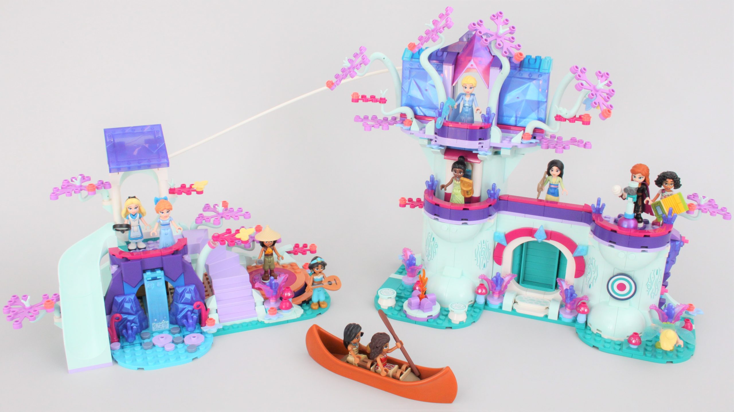 LEGO Disney 43215 The Enchanted Treehouse comes with THIRTEEN Princess  minidolls! - Jay's Brick Blog