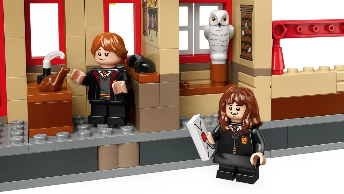 LEGO Harry Potter 76423 Hogwarts Express Hogsmeade Station 6
