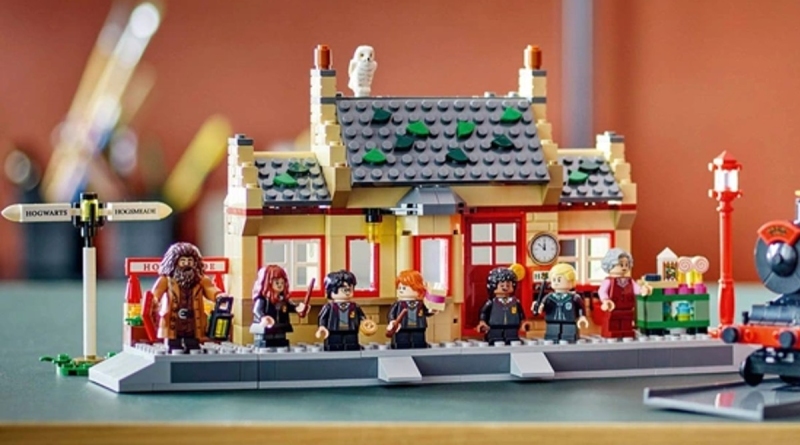 LEGO Harry Potter 76423 Stazione di Hogsmeade e hogwarts express stile di vita in primo piano