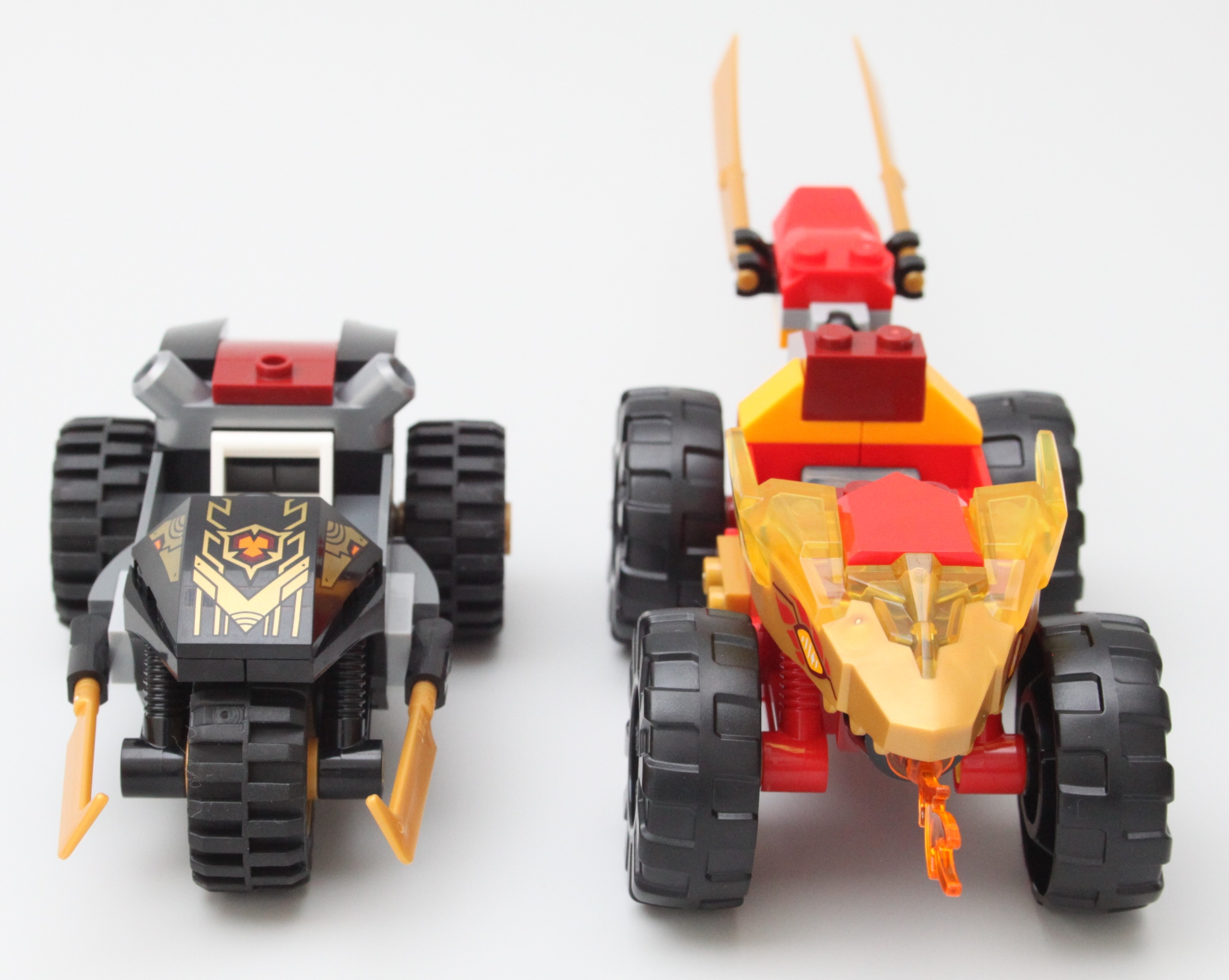 LEGO NINJAGO 71789 Kai og Rass bil- og motorsykkelkamp anmeldelse 11 skala