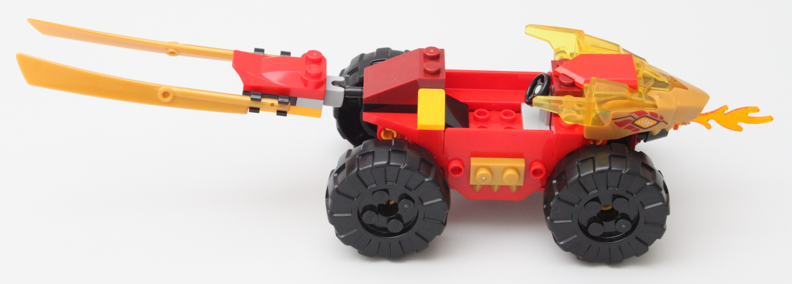 LEGO NINJAGO 71789 Kai og Rass bil- og motorsykkelkamp anmeldelse 4 skala