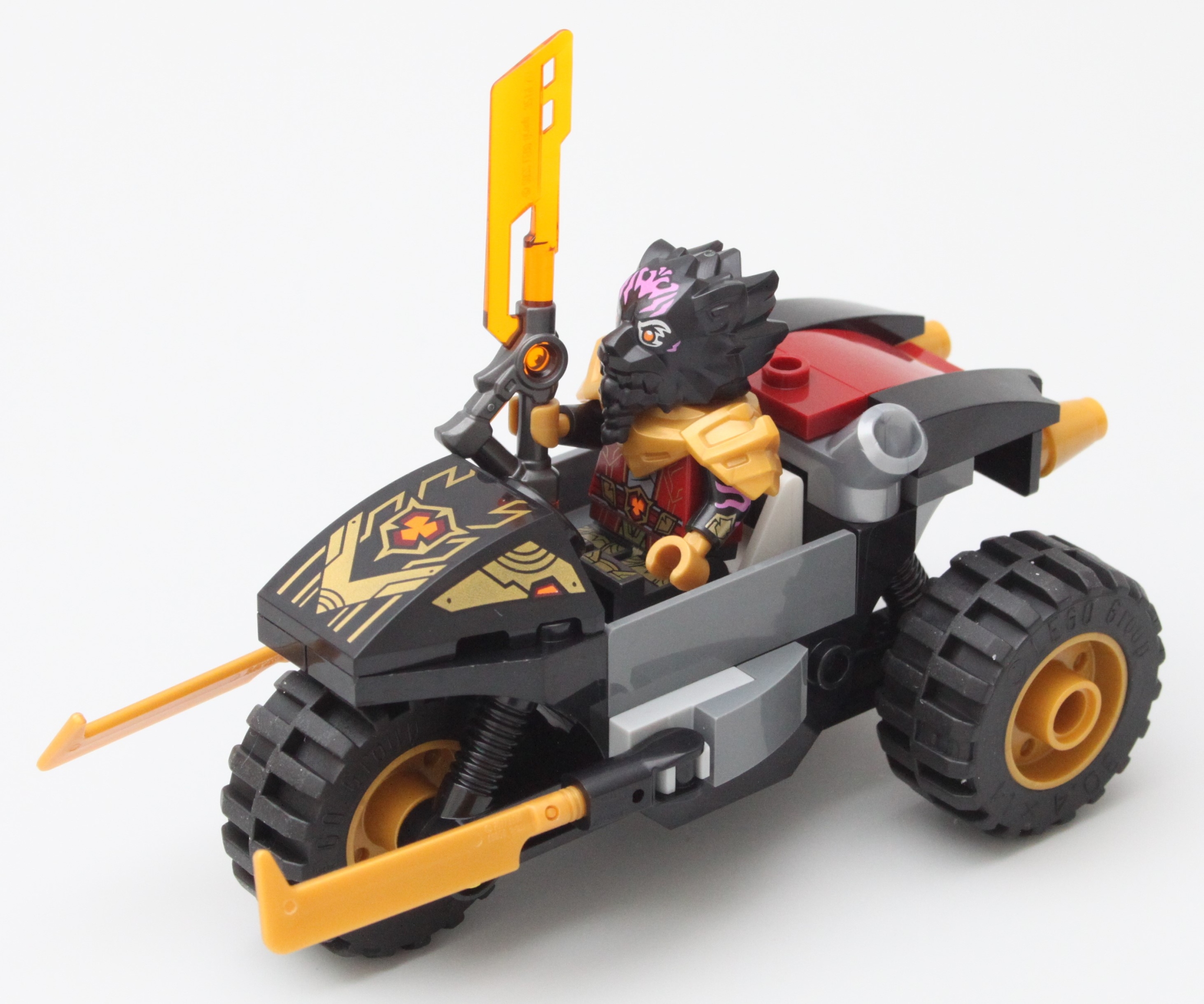 LEGO NINJAGO 71789 Kai og Rass bil- og motorsykkelkamp anmeldelse 6 skala