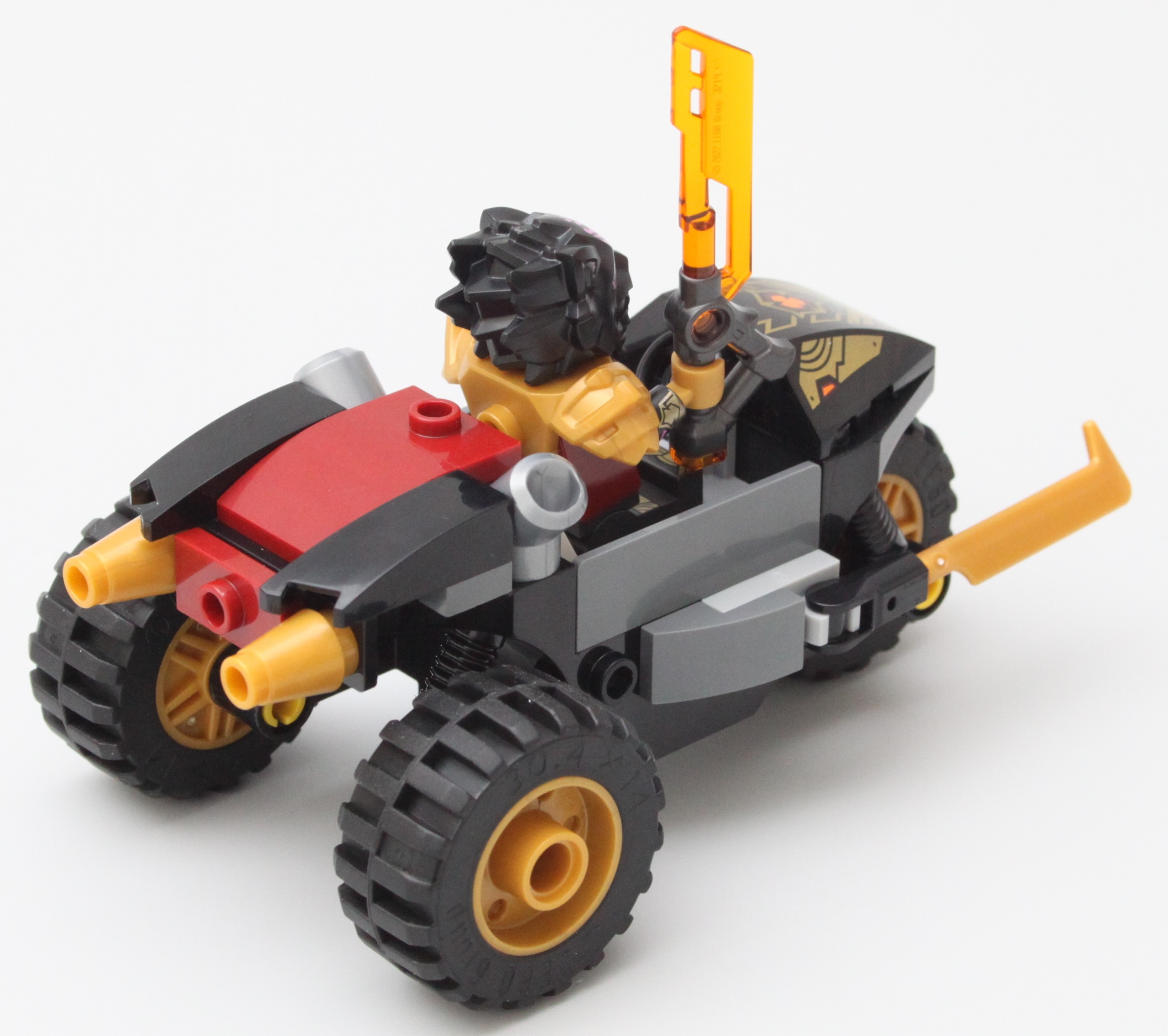 LEGO NINJAGO 71789 Kai og Rass bil- og motorsykkelkamp anmeldelse 7 skala