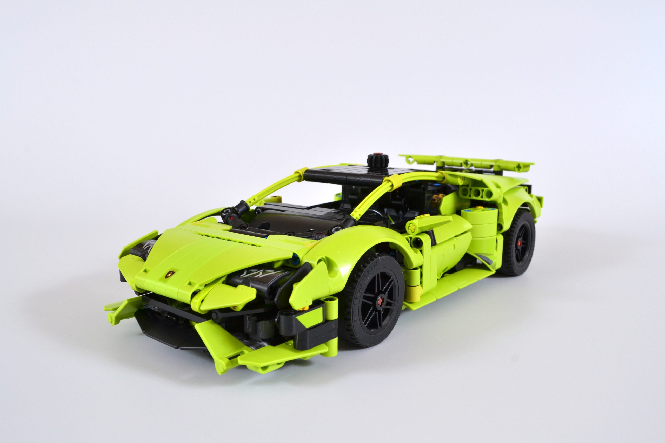 LEGO Technic 42161 Lamborghini Huracán Tecnica review