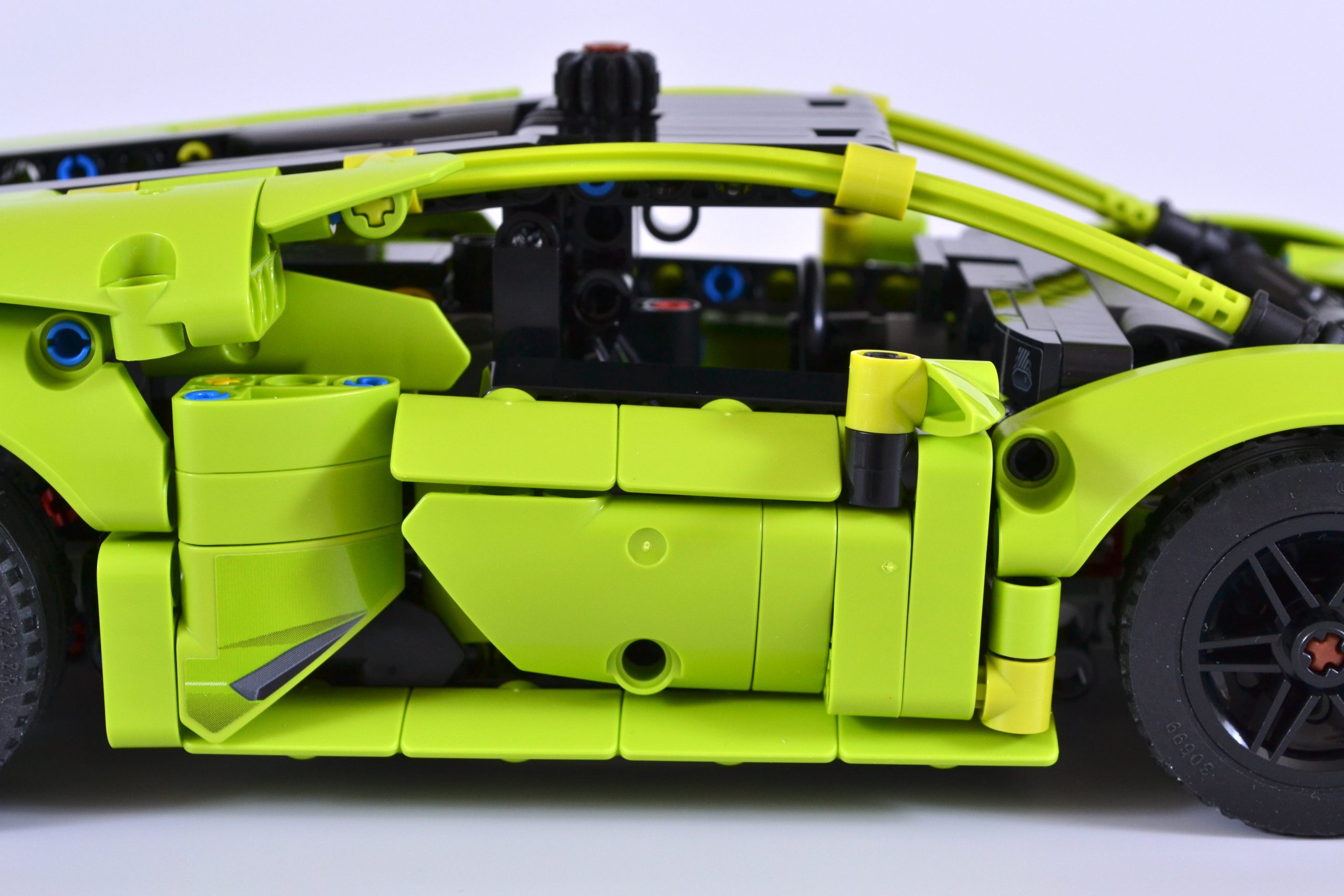 LEGO Technic 42161 Lamborghini Huracán Tecnica review