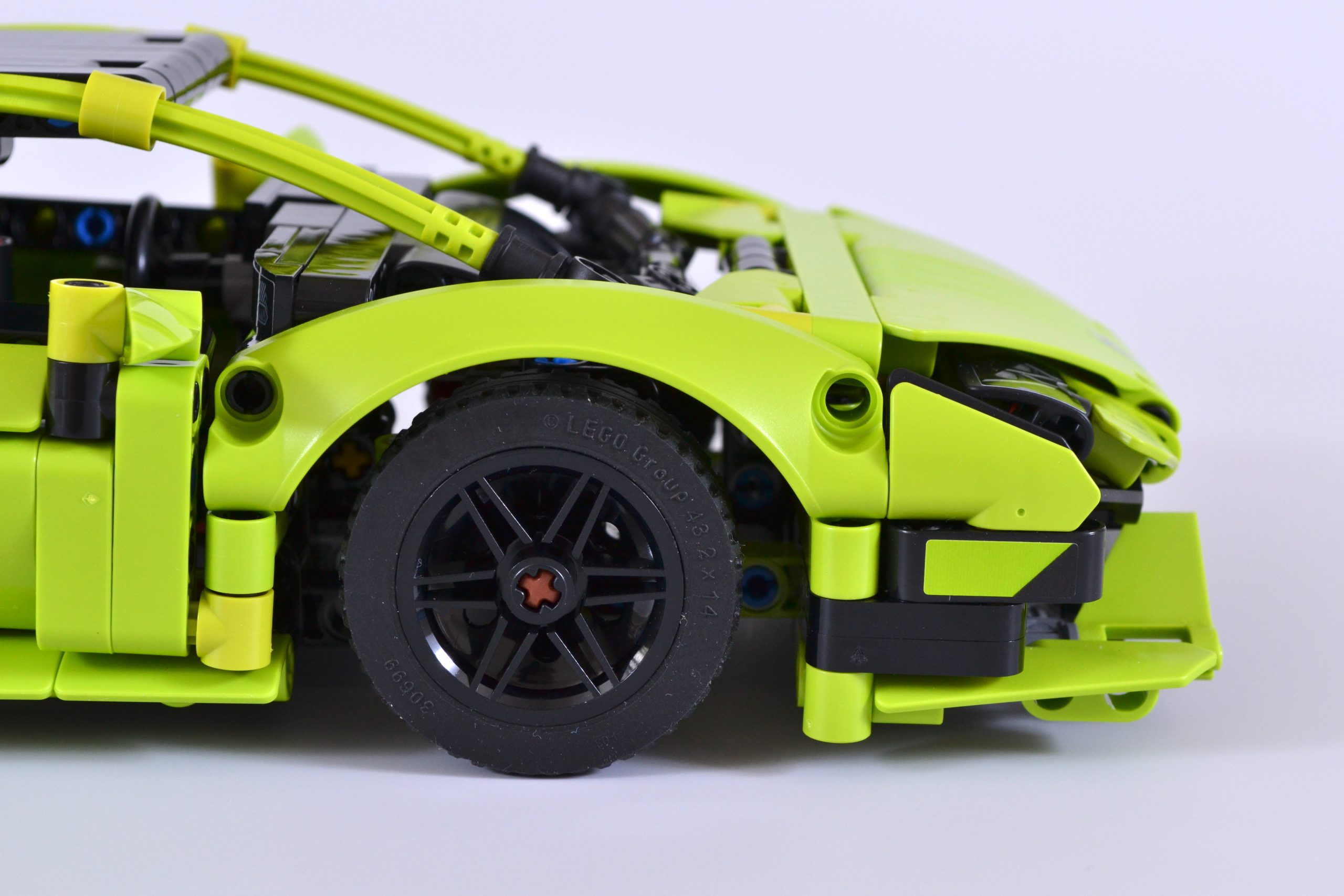 LEGO Technic 42161 Lamborghini Huracán Tecnica review