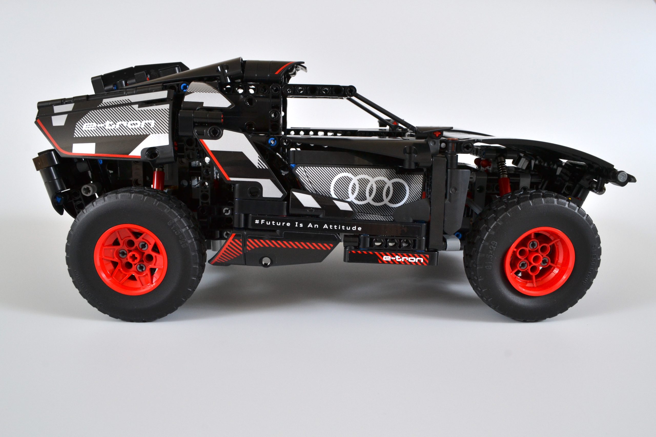 LEGO Technic 42160 Audi RS Q e-tron Elektroauto Testbericht