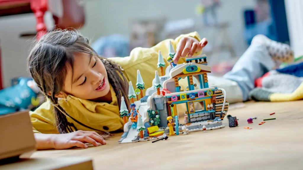 LEGO Friends 41756 Holiday Ski Slope and Cafe featured im 1024x576