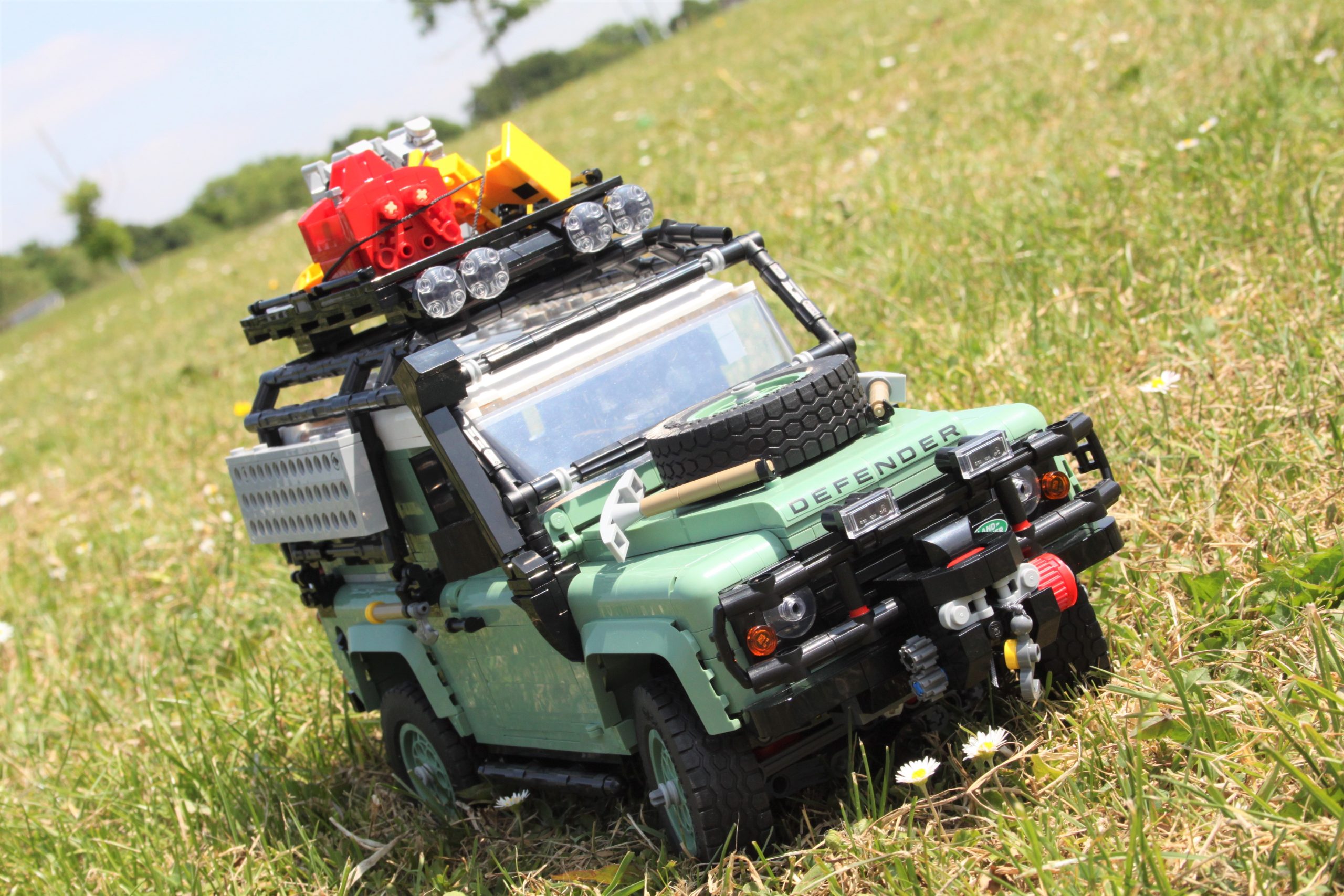 Go off-road with LEGO 10317 Land Rover Classic Defender 90! - Jay's Brick  Blog