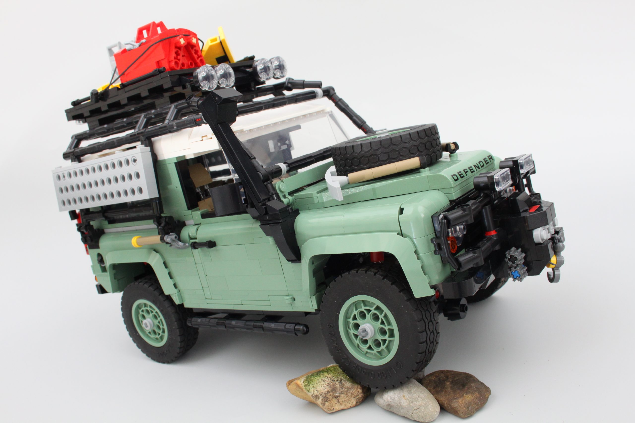 New Land Rover DEFENDER 42110 – LEGO Technic – Above and Beyond 