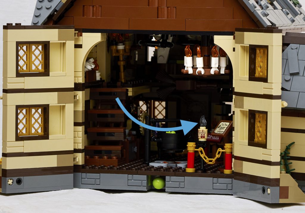 LEGO Ideas 21341 Disney Hocus Pocus The Sanderson Sisters Cottage black flame candle 1024x714
