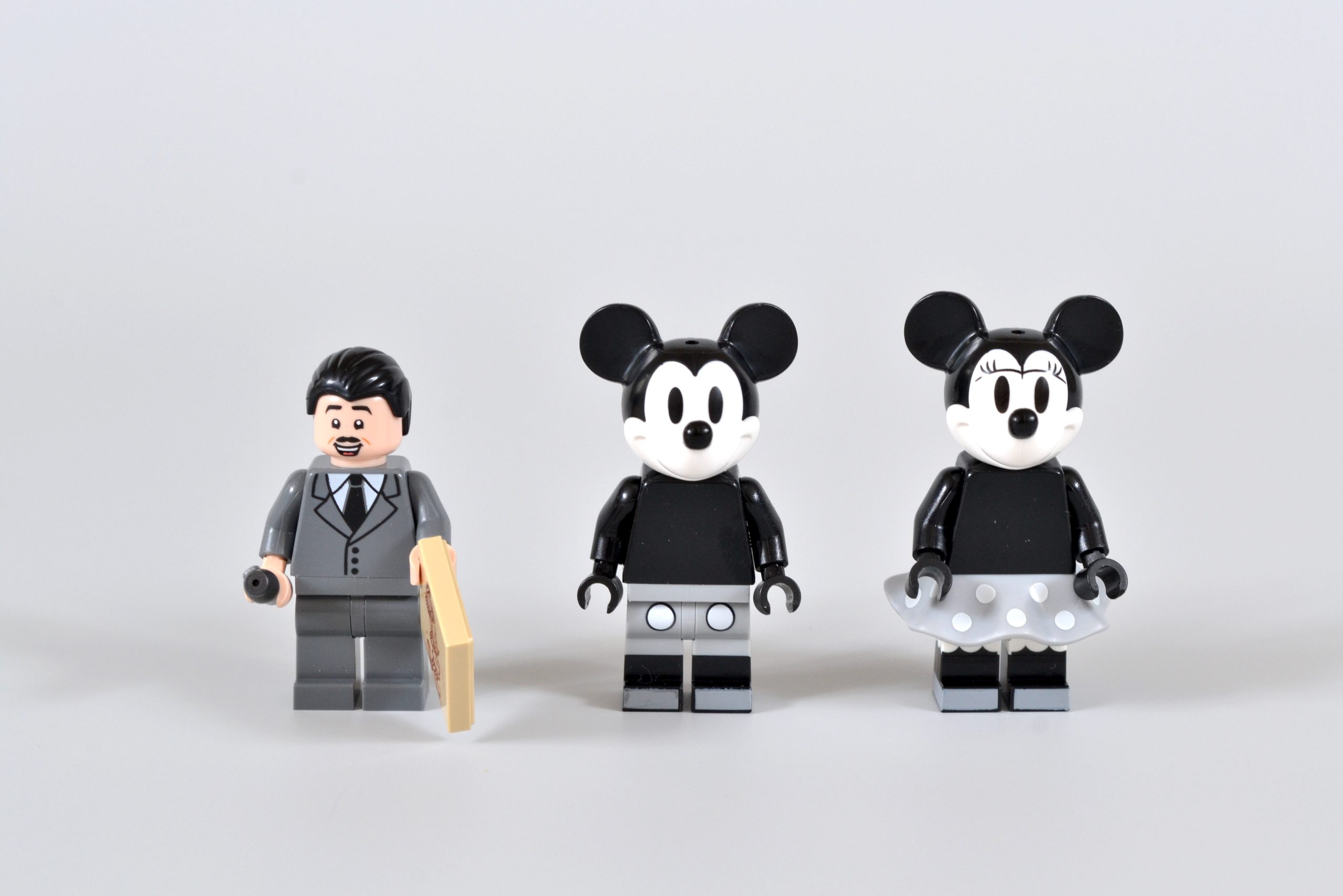 https://www.brickfanatics.com/wp-content/uploads/2023/07/LEGO-Disney-43230-Walt-Disney-Tribute-Camera-17-scaled.jpeg