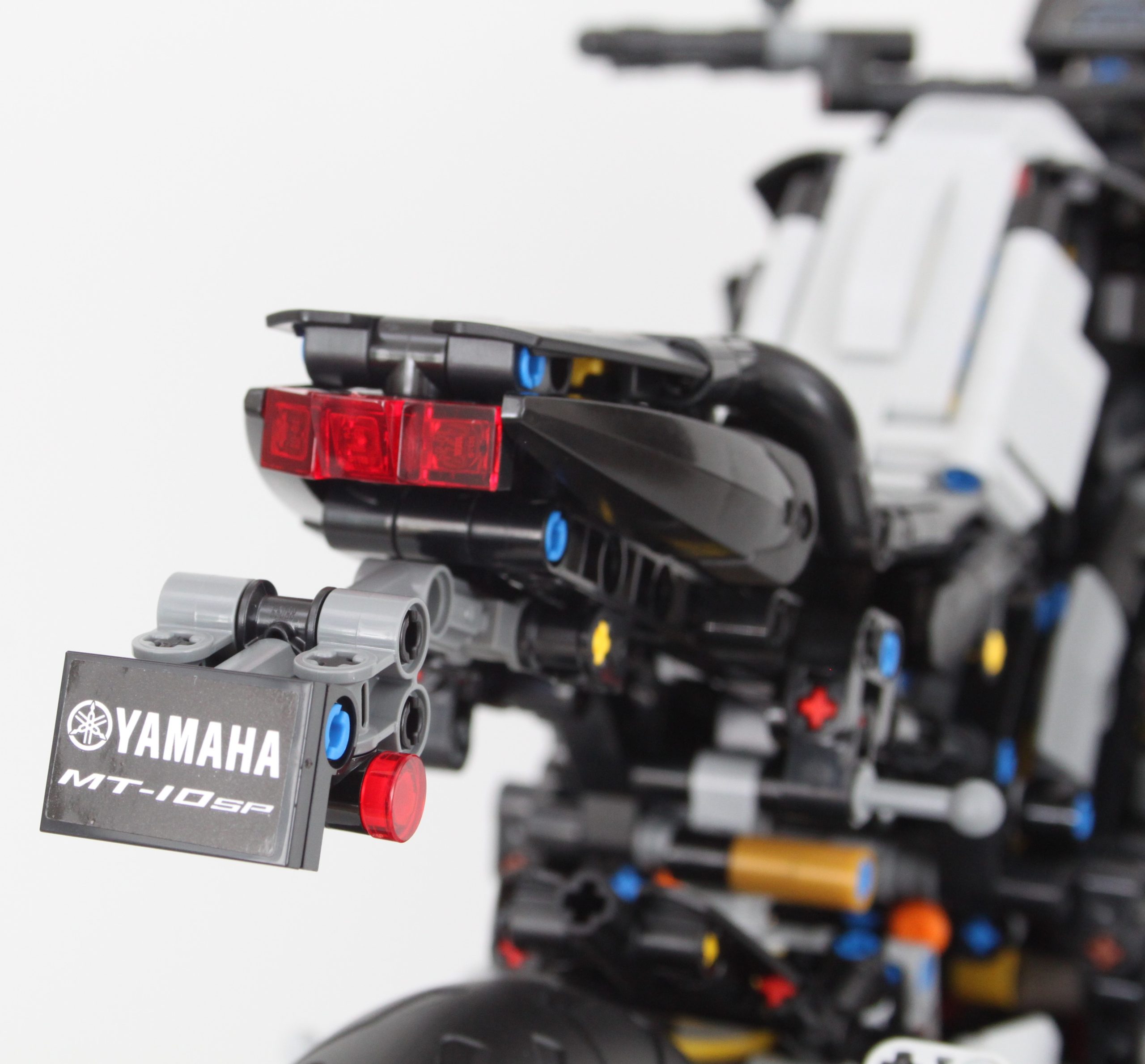 LEGO Technic 42159 Yamaha MT-10 SP - LEGO Speed Build Review 