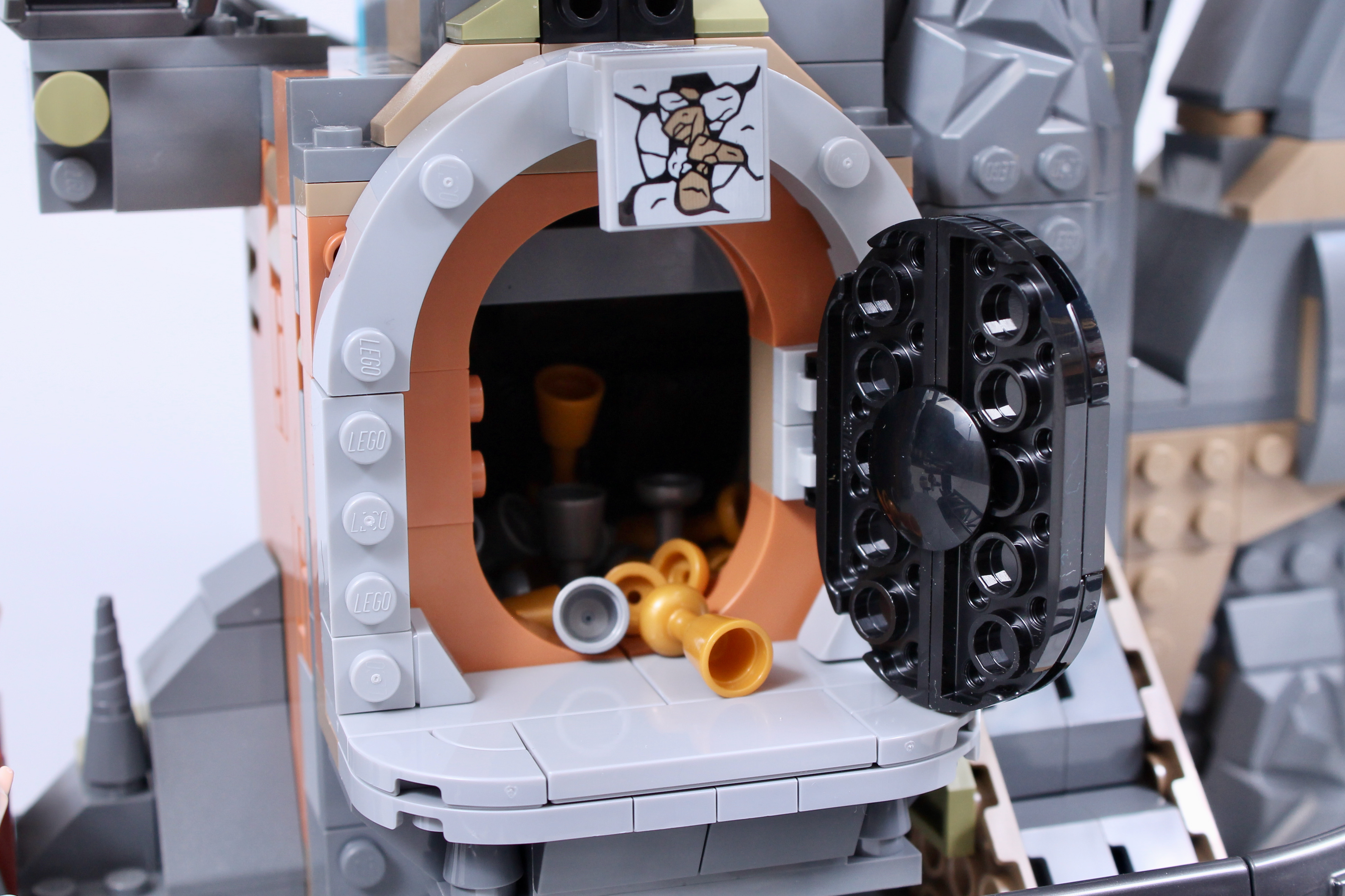 LEGO Harry Potter 76417 Gringotts Wizarding Bank Collectors' Edition review-65