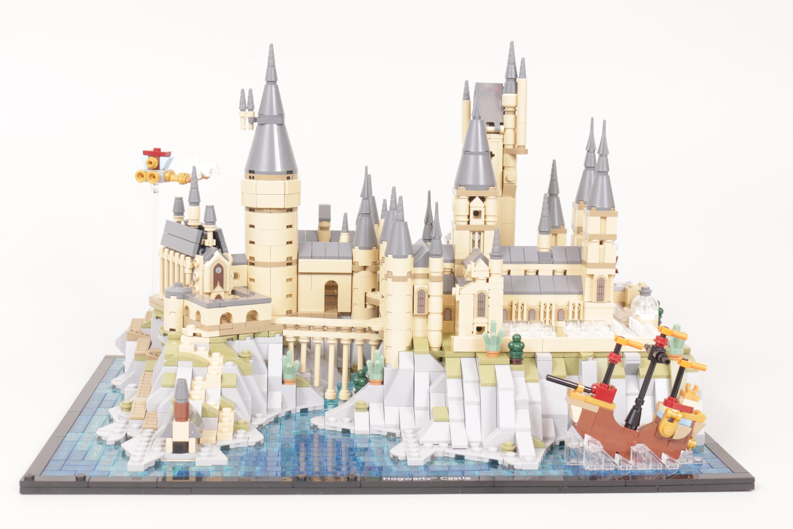 LEGO Hogwarts Castle and Grounds