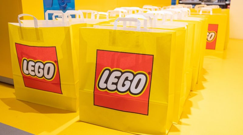 LEGO shopping bags featured