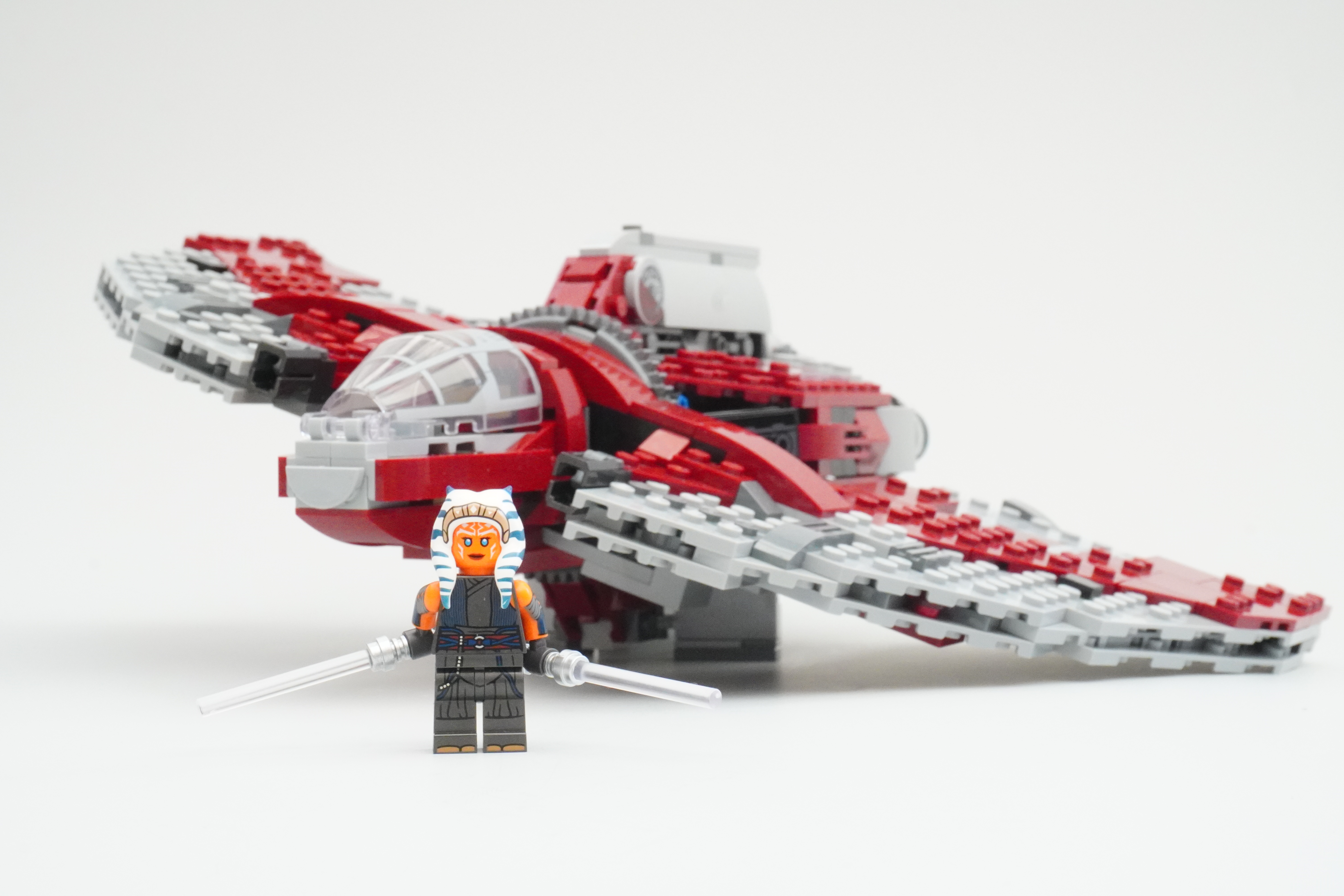 LEGO-Star-Wars-75362-Ahsoka-Tanos-T-6-Jedi-Shuttle-Review-9