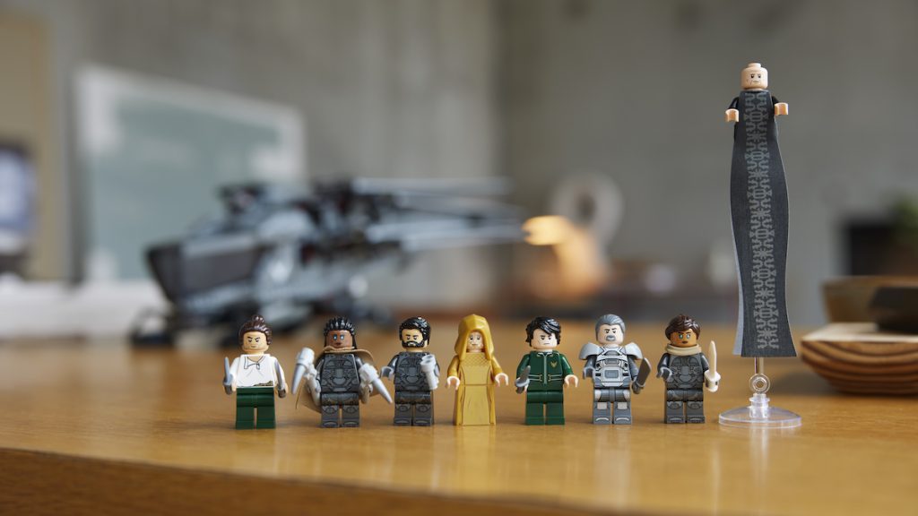LEGO Icons 10327 Dune Ornithopter Minifigures 1024x576