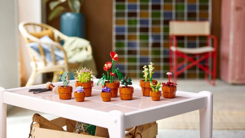 LEGO Icons 10329 Tiny Plants Lifestyle (1024x576)