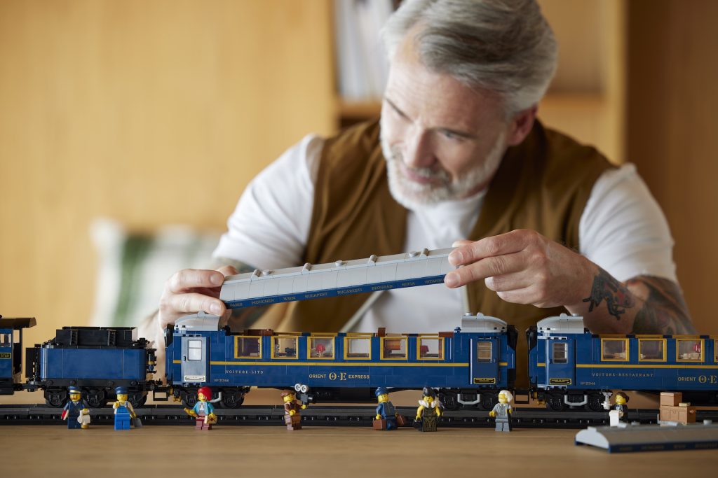 LEGO MOC 21344 Orient Express motorization (powered up) by StijnD
