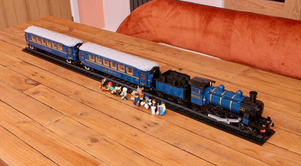 Review LEGO Ideas 21344 The Orient Express Train - HelloBricks