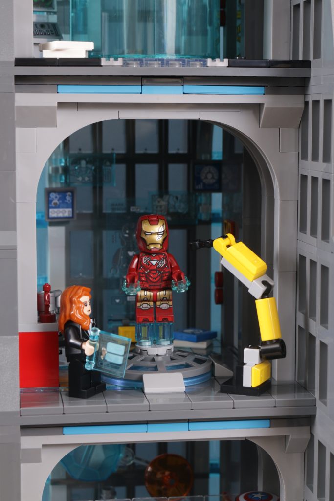 LEGO dévoile son gigantesque set La Tour des Avengers, disponible