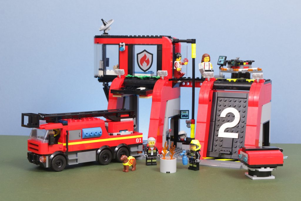 LEGO 60414 La caserne et le camion de pompiers
