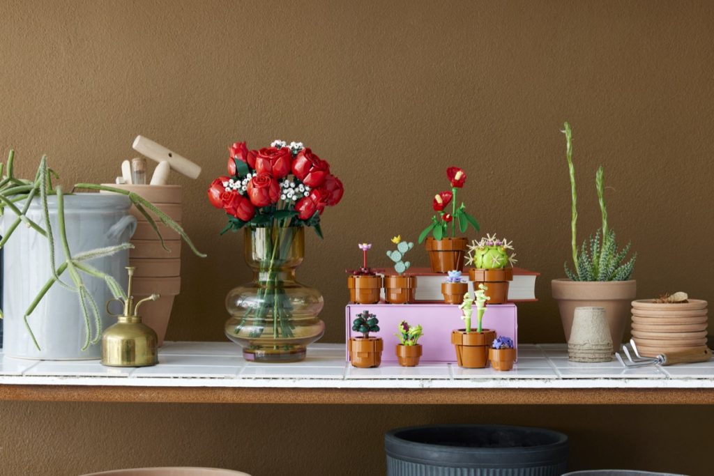 LEGO Icons 10328 Bouquet of Roses1 1024x683