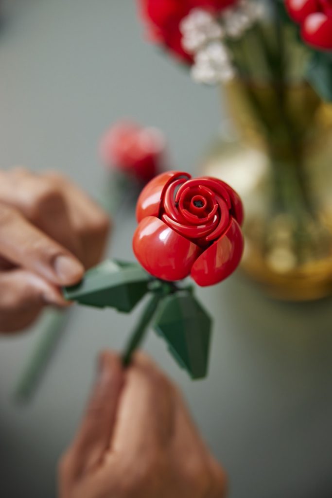 LEGO Icons 10328 Bouquet of Roses12 683x1024